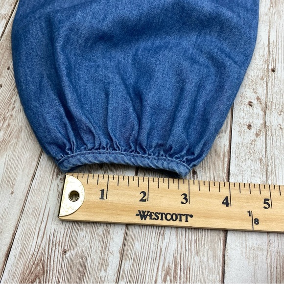 🌺$5  
Universal Thread Chambray Peplum Long Sleeve Top- S - Picture 7 of 12